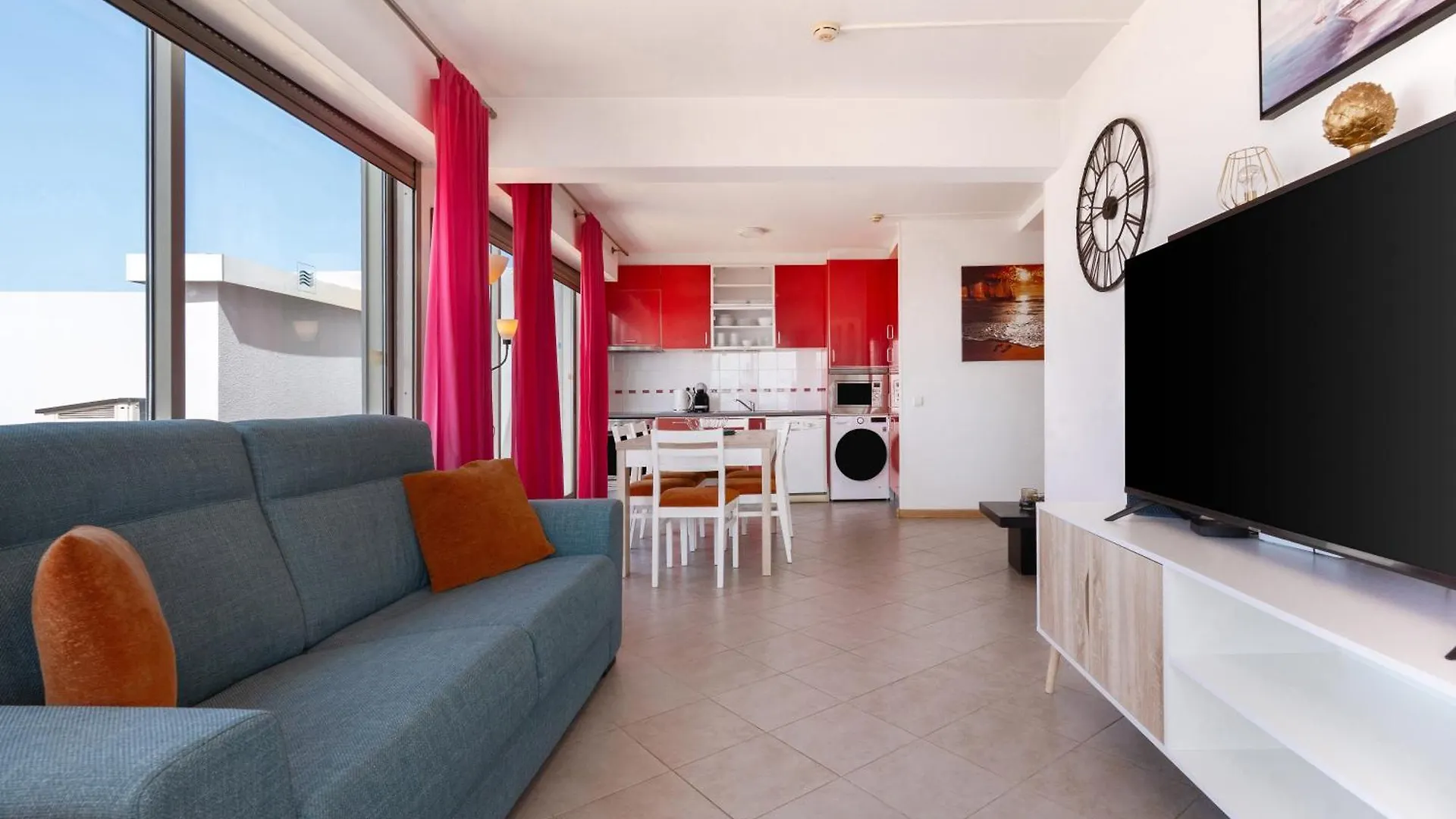 Spectacular 2 Bed Apartment, Huge Terrace And Sea View Portimão