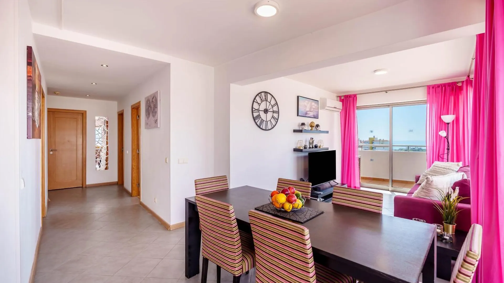 Spectacular 2 Bed Apartment, Huge Terrace And Sea View Portimao