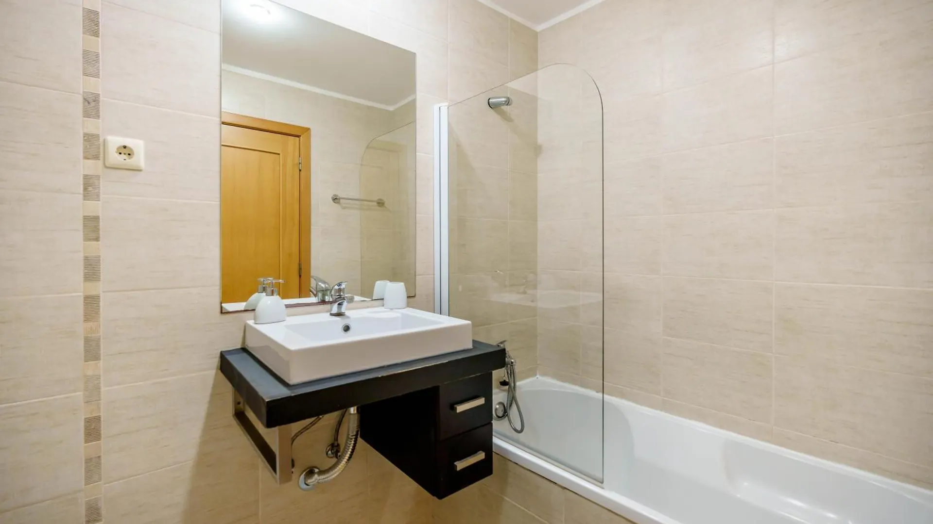 Spectacular 2 Bed Apartment, Huge Terrace And Sea View Portimao
