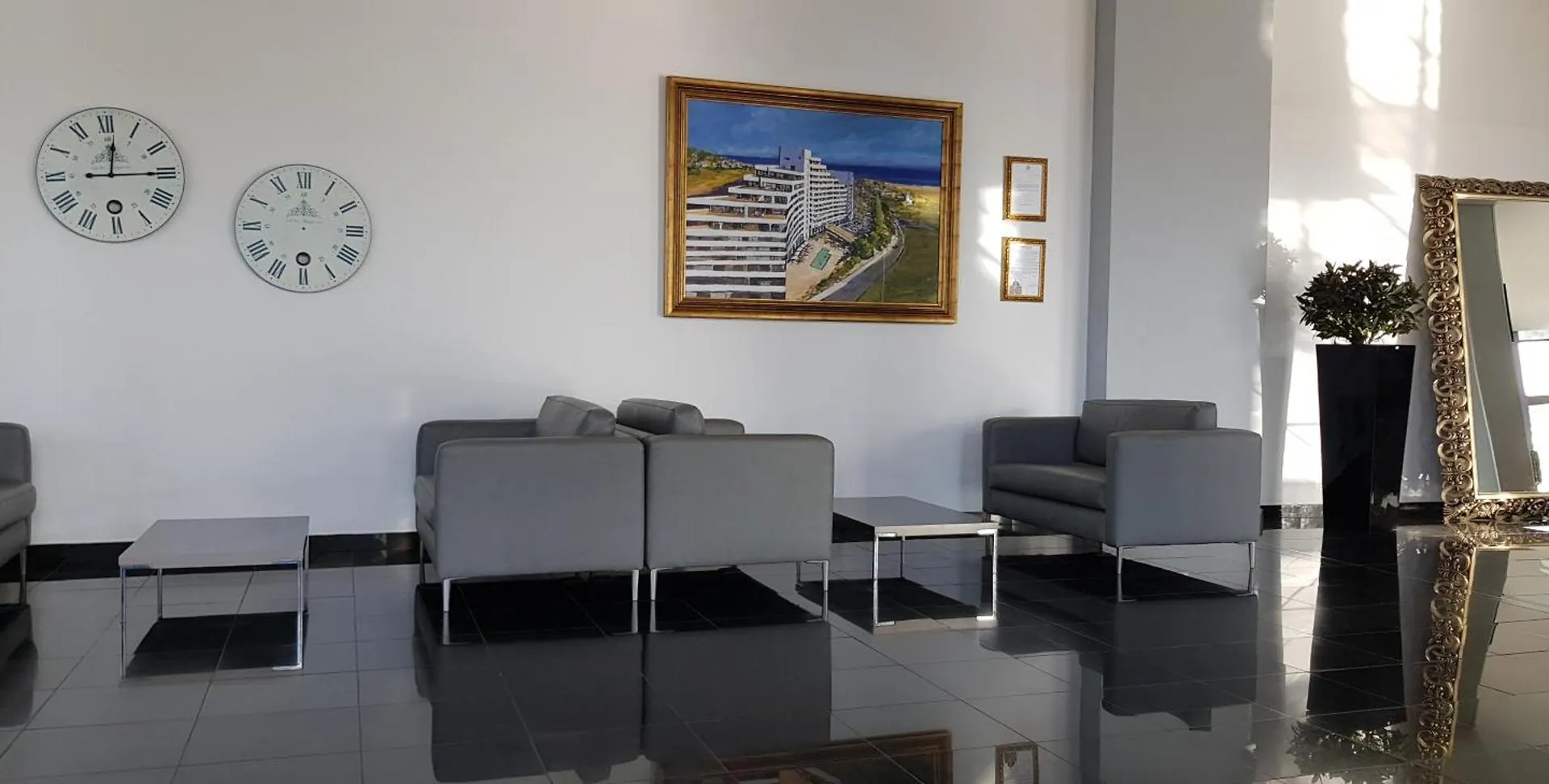Spectacular 2 Bed Apartment, Huge Terrace And Sea View Portimao