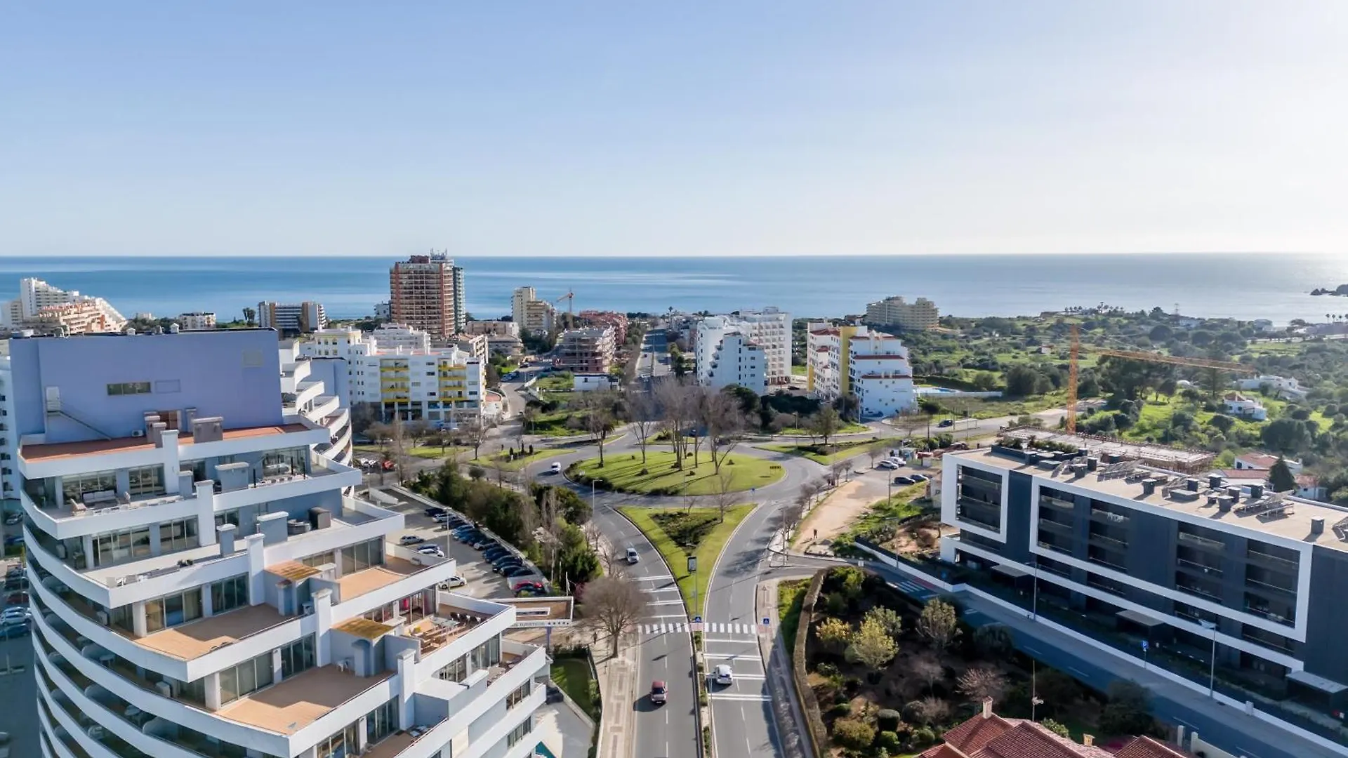 Spectacular 2 Bed Apartment, Huge Terrace And Sea View Portimao