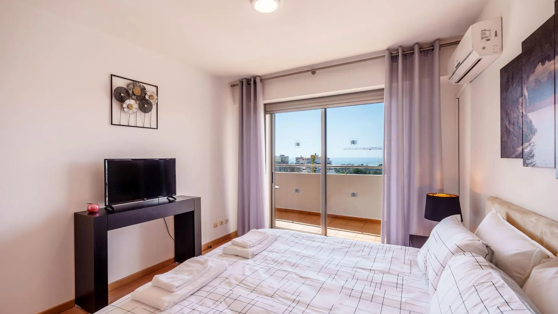 Spectacular 2 Bed Apartment, Huge Terrace And Sea View Portimao 0*,