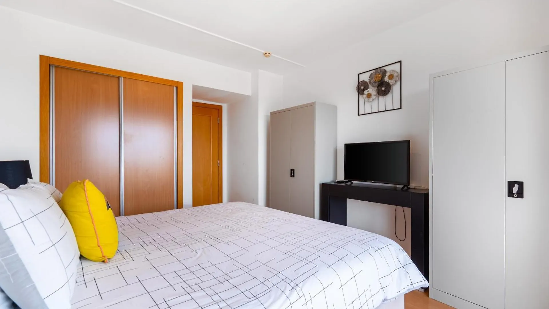 Spectacular 2 Bed Apartment, Huge Terrace And Sea View Portimao 0*,  Portugal